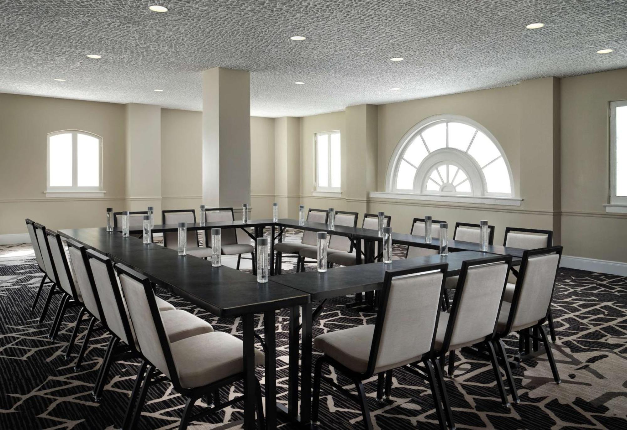 Flor Downtown, Tapestry Collection By Hilton